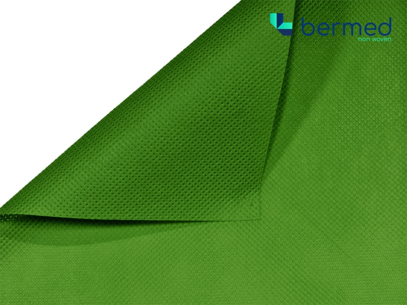 PP NONWOVEN FABRICS  70  G/M2 GREEN 160 CM 250 MB