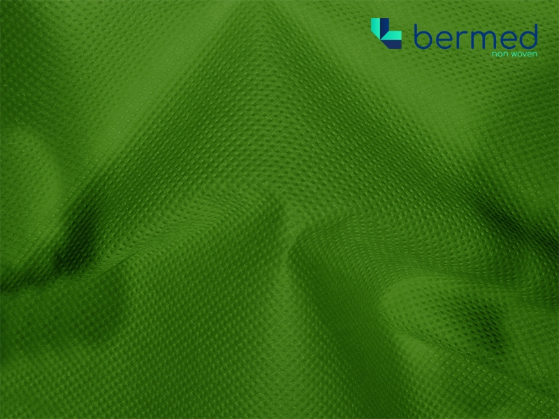 PP NONWOVEN FABRICS  80  G/M2 GREEN 160 CM 200 MB
