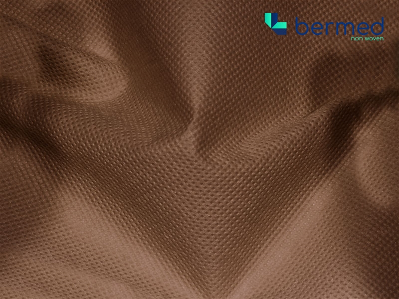 POLYPROPYLENOVÉ  NETKANÉ TEXTILIE 60 G/M2 HNĚDÁ 160 CM 300 M