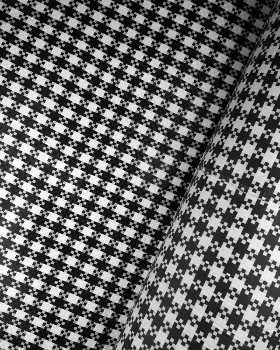 PP   FABRICS 110 G/M2  WHITE-BLACK 140 CM