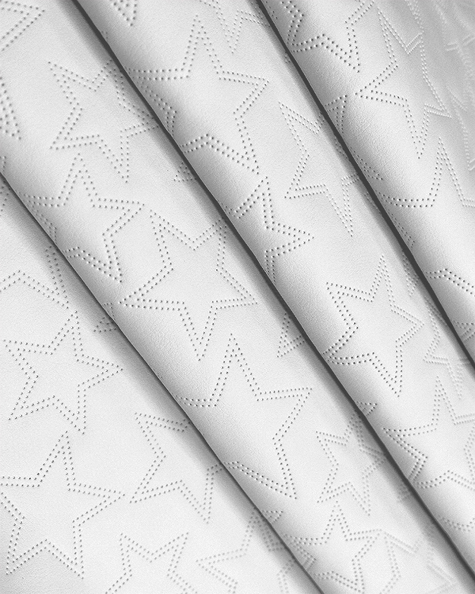 IMITATION QUILTED LEATHER STARS WHITE 140 CM 1 MB