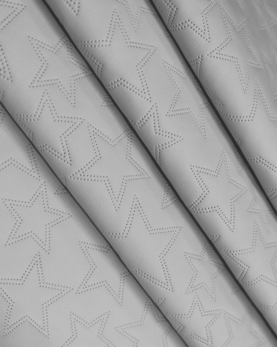 IMITATION QUILTED LEATHER STARS LIGHT GREY 140 CM 1 MB