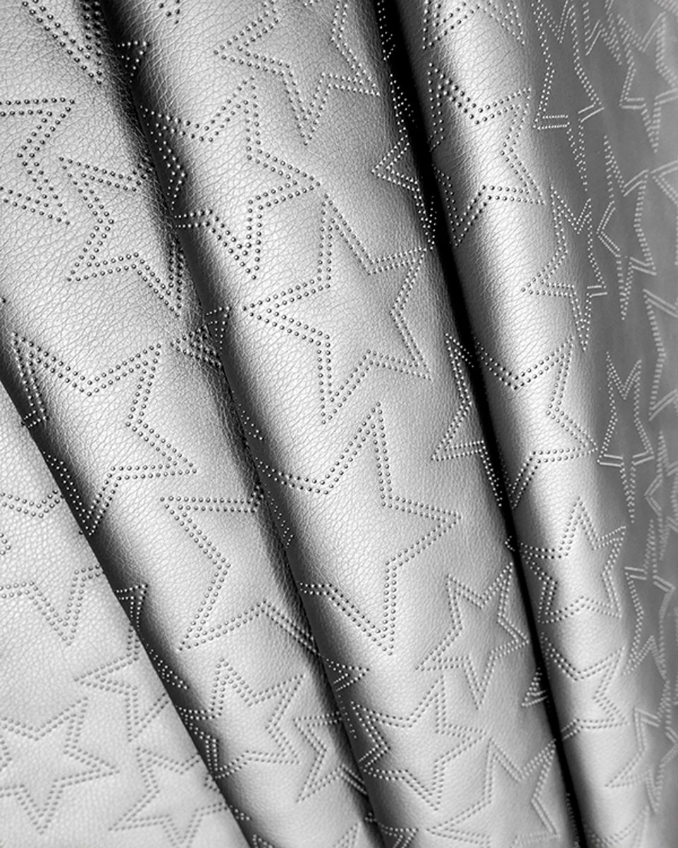 IMITATION QUILTED LEATHER STARS SILVER 140 CM 1 MB