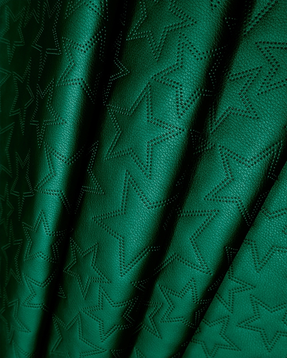 GESTEPPT KUNSTLEDER STERNE METALLIC-GRÜN 140 CM 1 LM